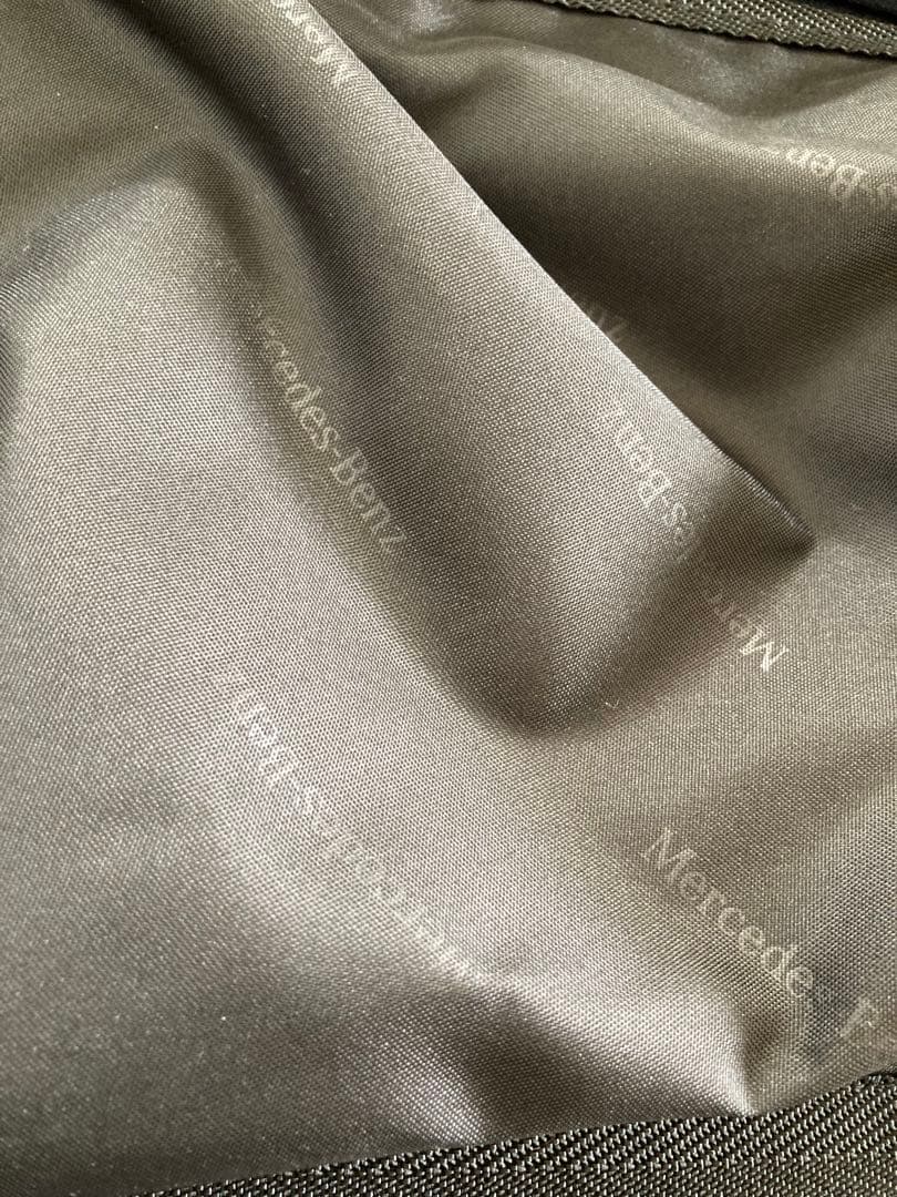 【新品未使用非売品】Mercedes シルバー キャリーケース