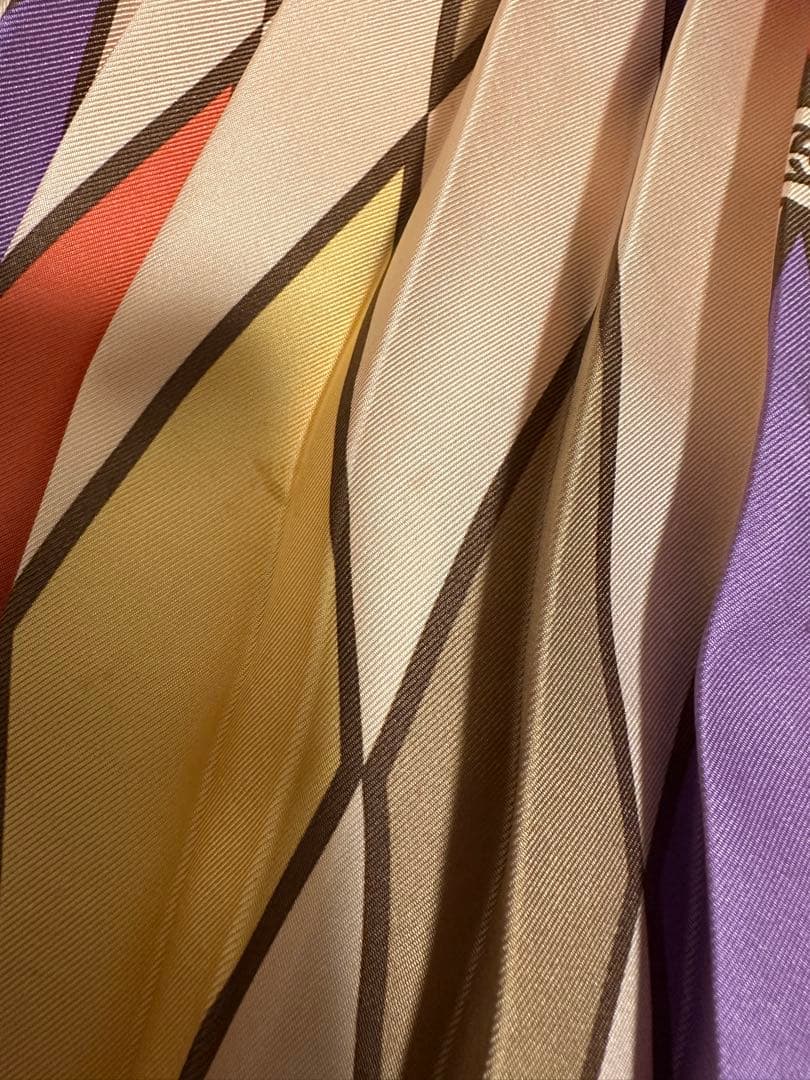 ゆ*ん様 GUCCI イタリア製　シルク プリーツスカート