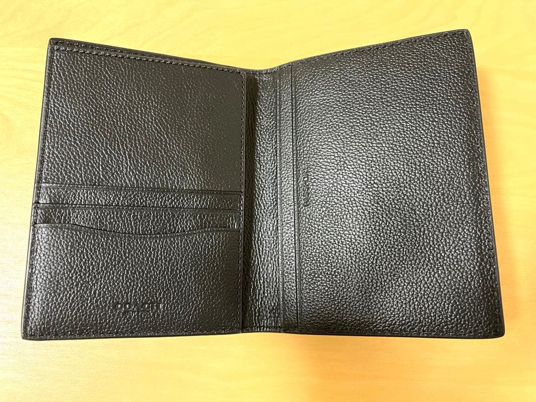 ［新品未使用］coach パスポートケース