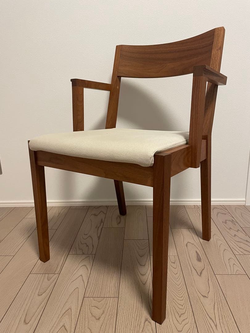 あの　未使用品　SOLID チェア　⭐︎送料込みで新品の半額価格！