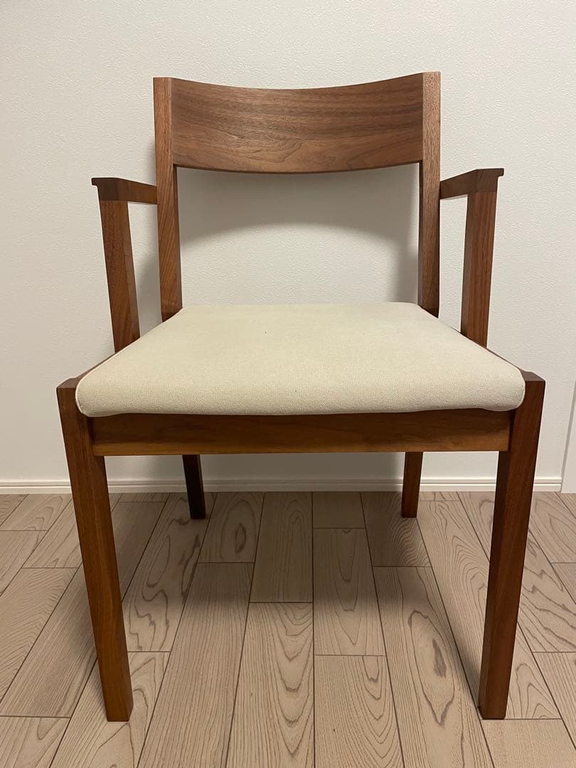 あの　未使用品　SOLID チェア　⭐︎送料込みで新品の半額価格！