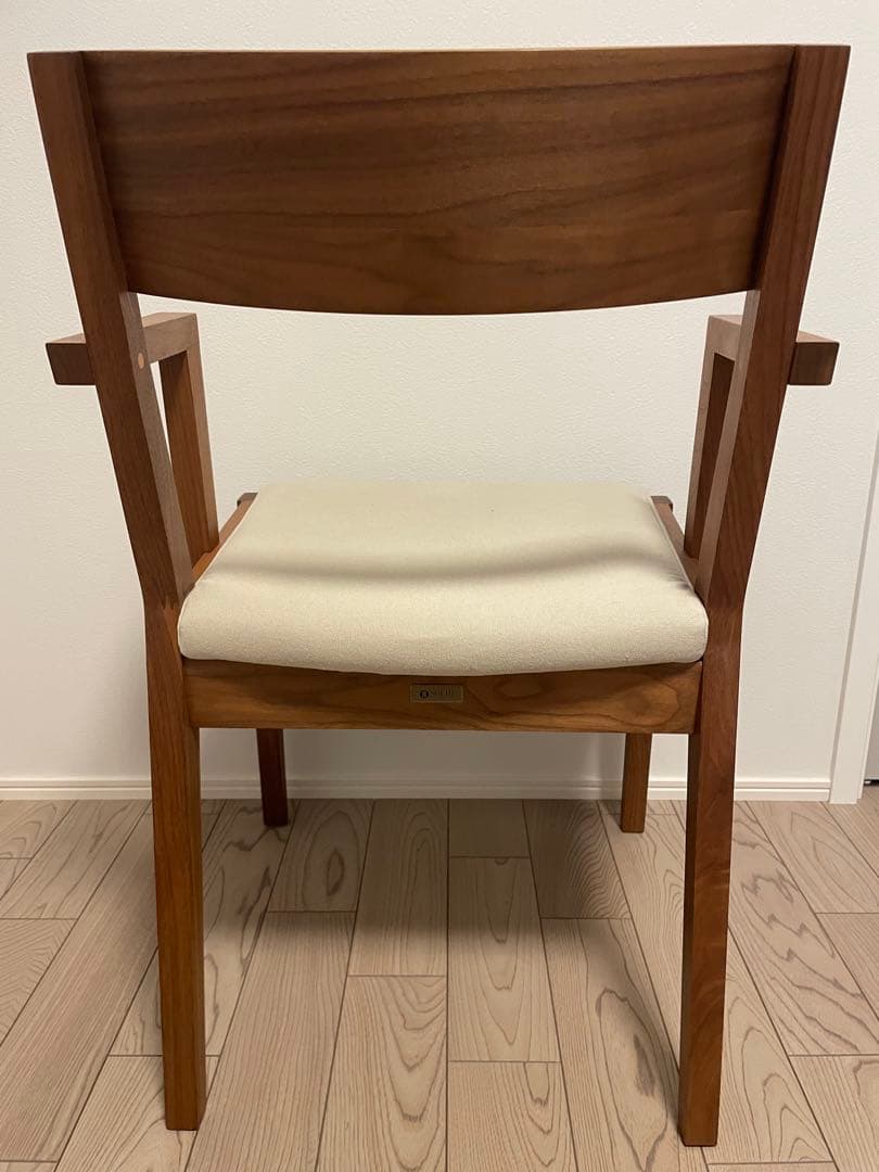 あの　未使用品　SOLID チェア　⭐︎送料込みで新品の半額価格！