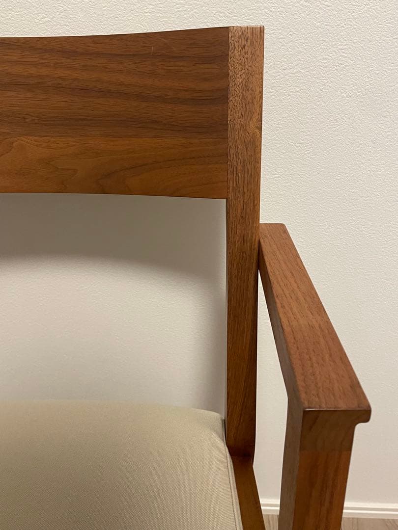 あの　未使用品　SOLID チェア　⭐︎送料込みで新品の半額価格！