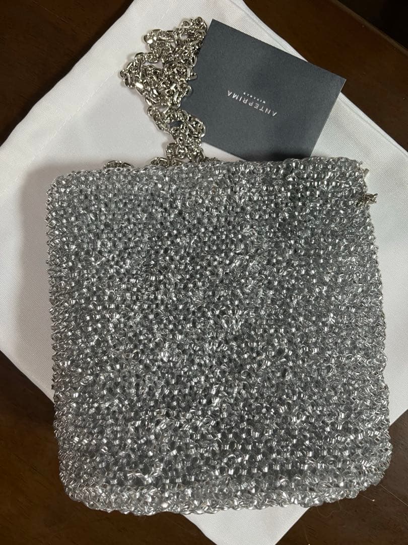 ANITERIMA シルバーショルダーバッグ（マチあり）