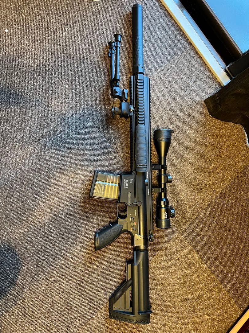 次世代電動ガン　マガジン３本 バイポッド、スコープ付き
