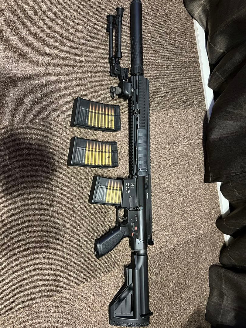 次世代電動ガン　マガジン３本 バイポッド、スコープ付き