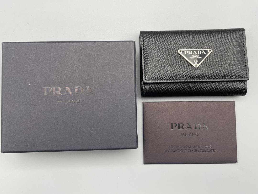 【極美品】　箱付き　プラダ　6連キーケース　男女兼用　ブラック