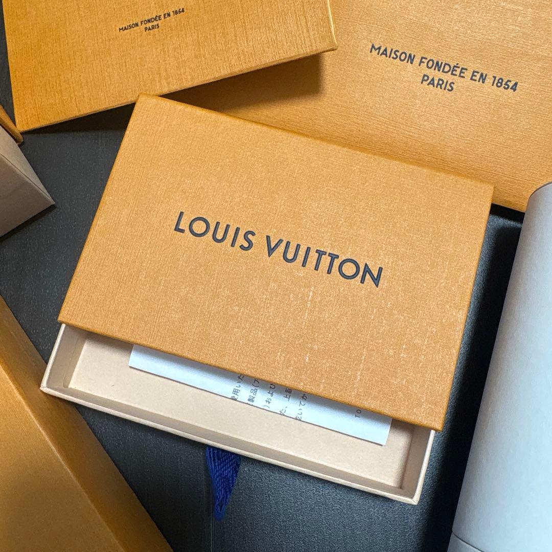 LOUIS VUITTON ギフトボックス　巾着　リボン　香水　紙袋　空箱