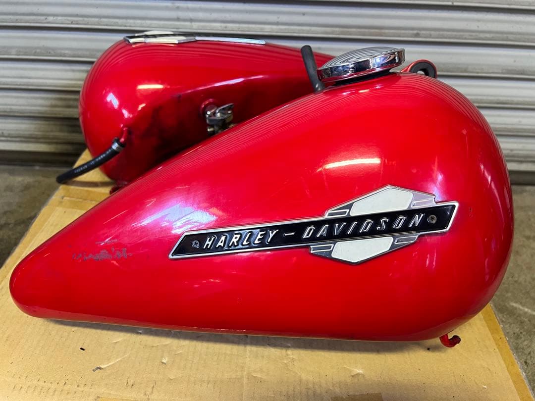 Harley-Davidson 分割タンク