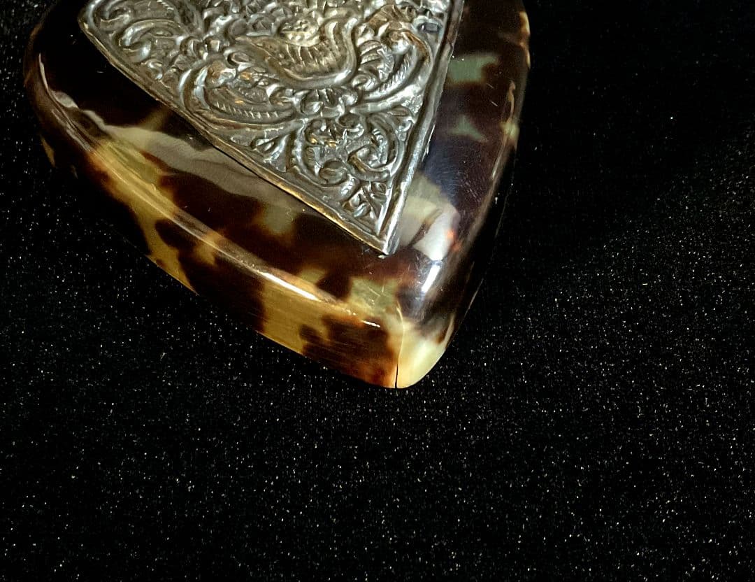 ヴィンテージ　インドネシア製　本べっ甲合子　銀細工　手づくり　香合　銀製