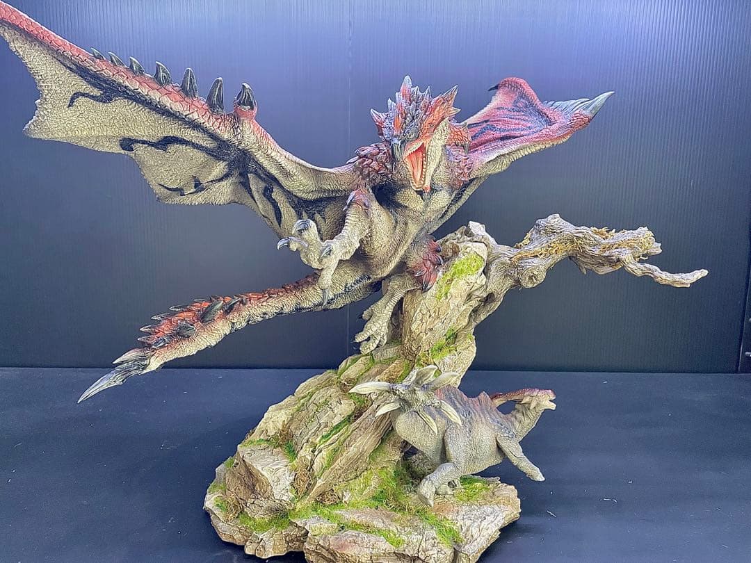 【マロン】モンスターハンター　リオレウス　フィギュア　モンハン