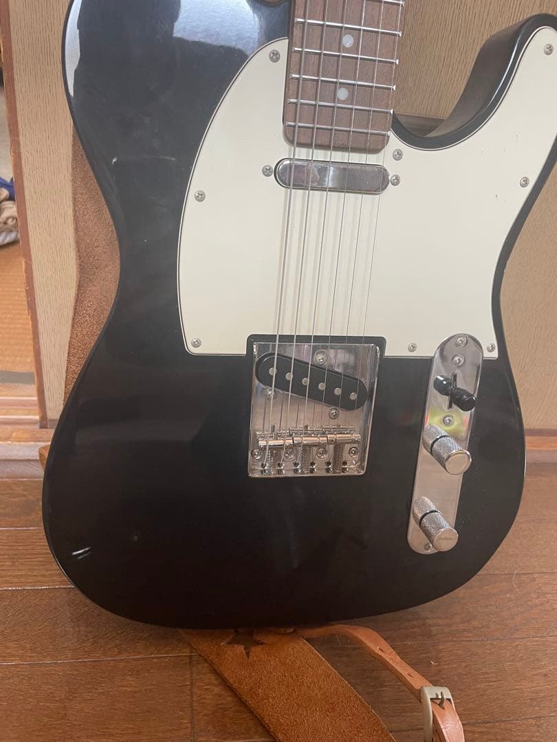 Mavisブランドのエレキギター