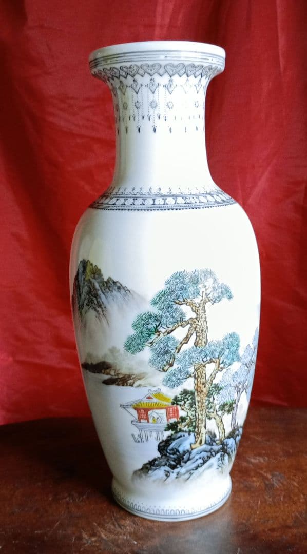 色絵　山水楼閣文　花瓶　景徳鎮