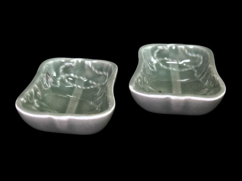 伊万里　瀬戸　青磁　軍配の図　変形豆皿　2枚　珍品　E667AS-fbsf