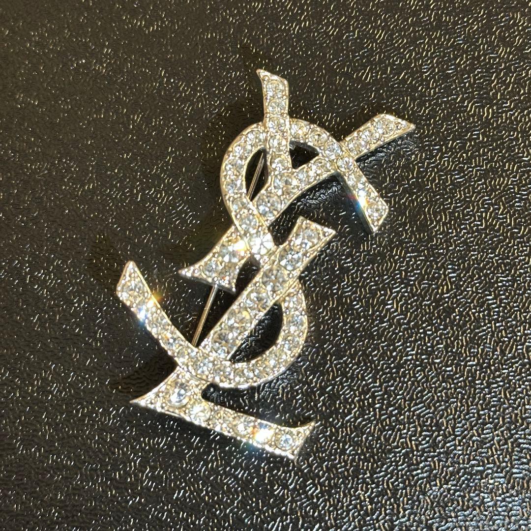 Yves Saint Laurent✨ イブサンローラン　ブローチ　ロゴ YSL