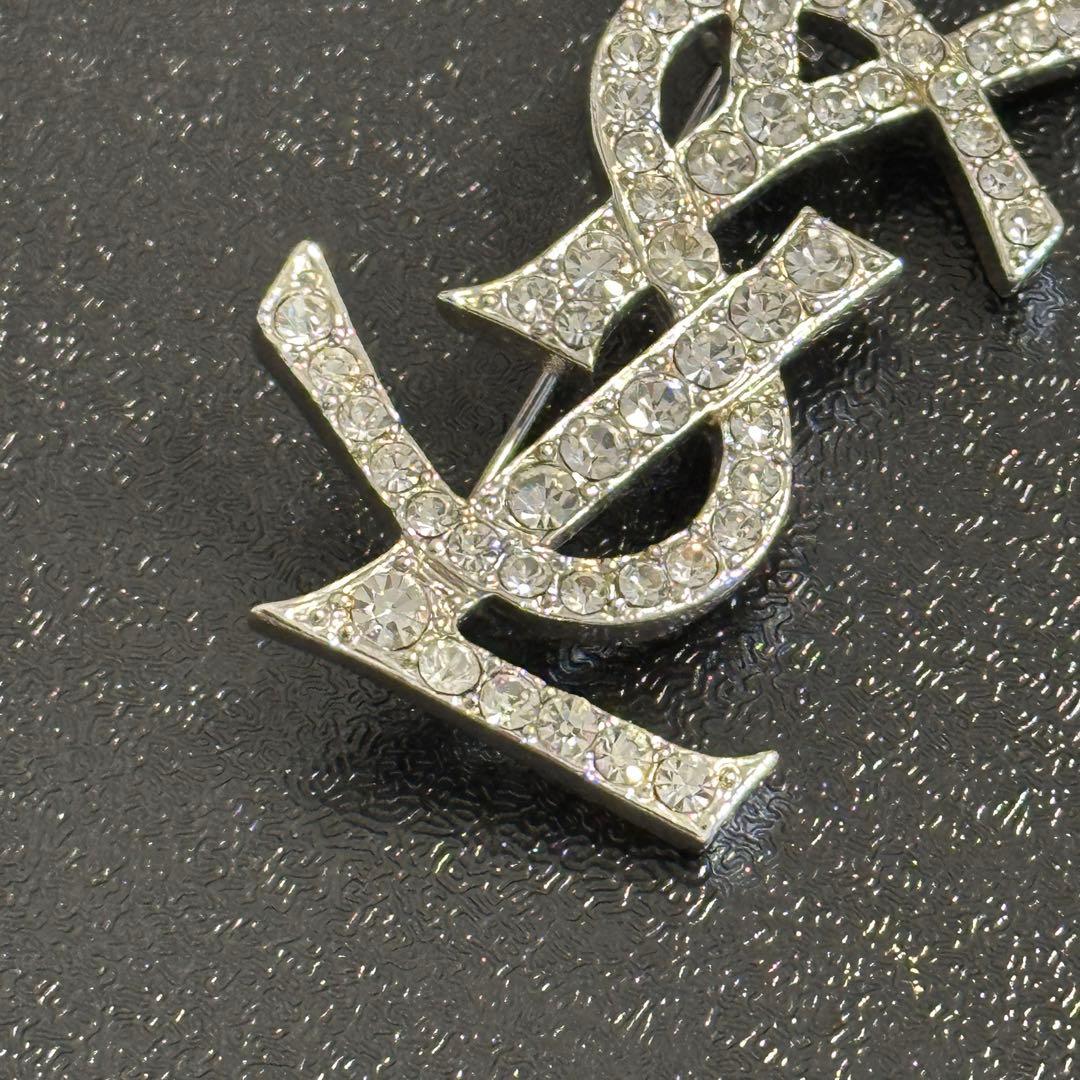 Yves Saint Laurent✨ イブサンローラン　ブローチ　ロゴ YSL
