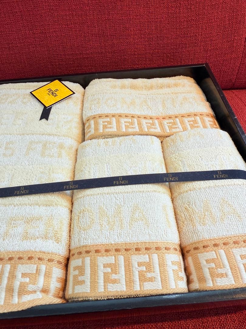 [新品未使用]FENDI バスタオル、フェイスタオルx2、ウォッシュタオルセット