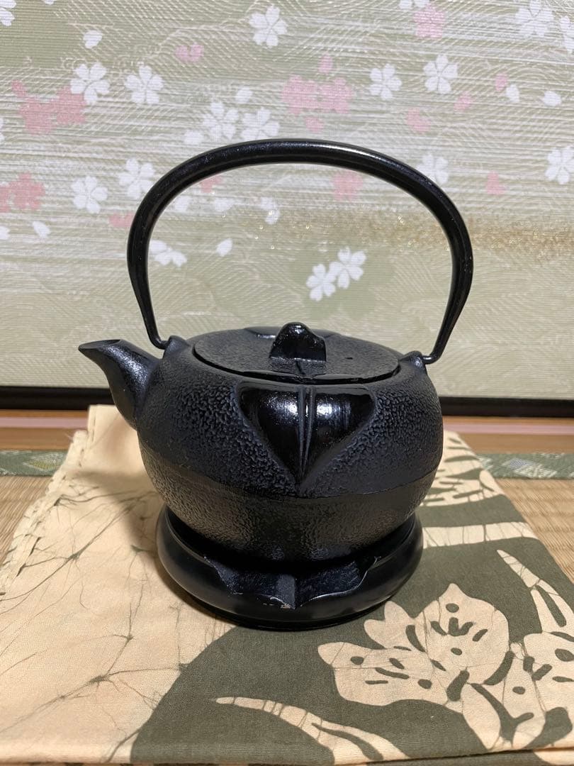 木の葉柄　急須　鉄器 金属工芸 美術品 鉄急須 茶道具 鉄器 鉄瓶 鉄製
