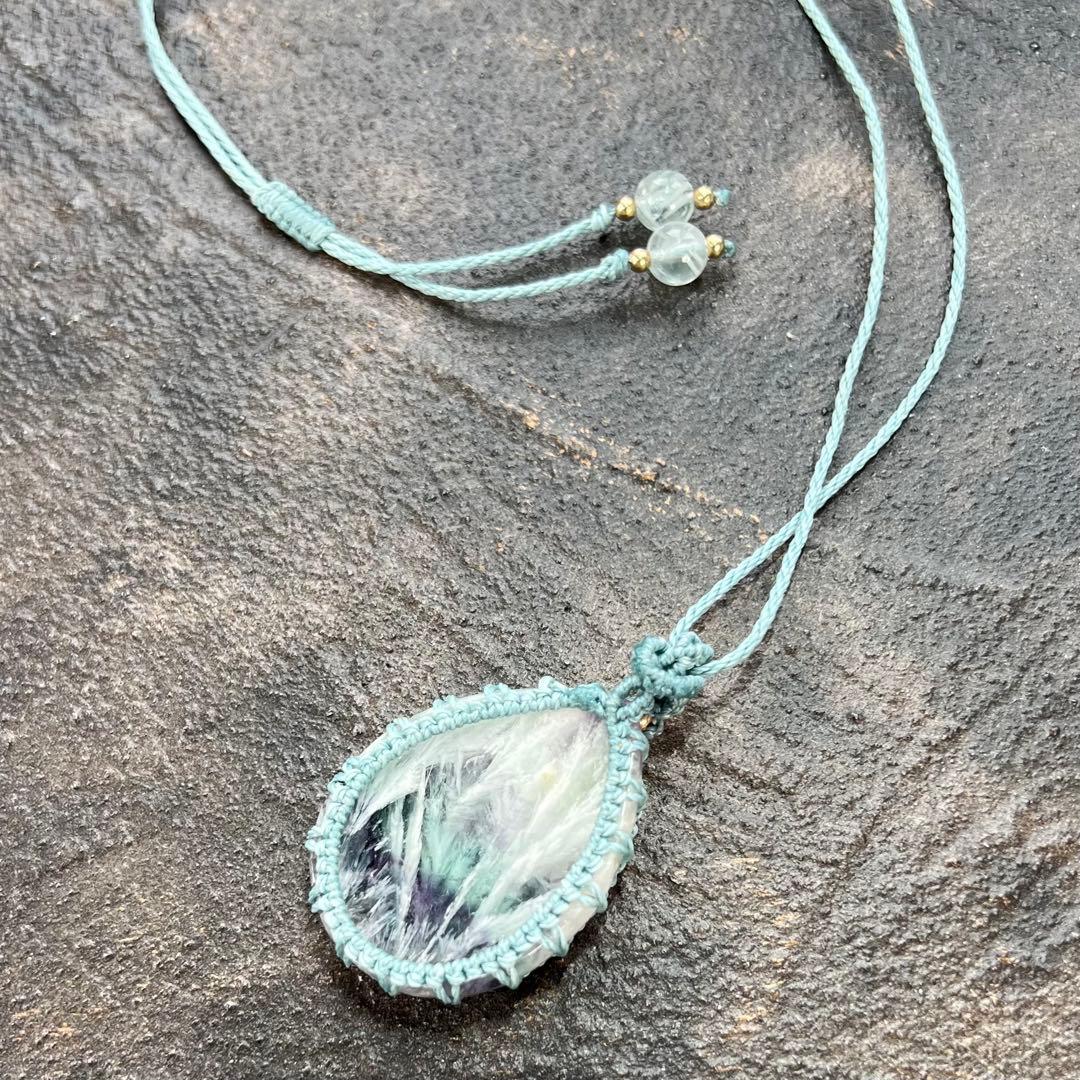 高品質　エンジェルフェザーフローライト マクラメ編みネックレス 　2