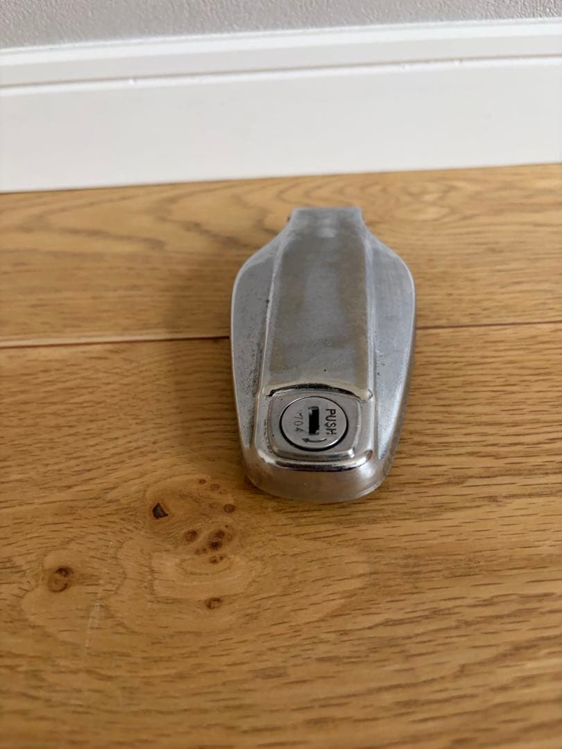 ❺-4 SR400 純正 タンクキャップ 初期型　ムール貝