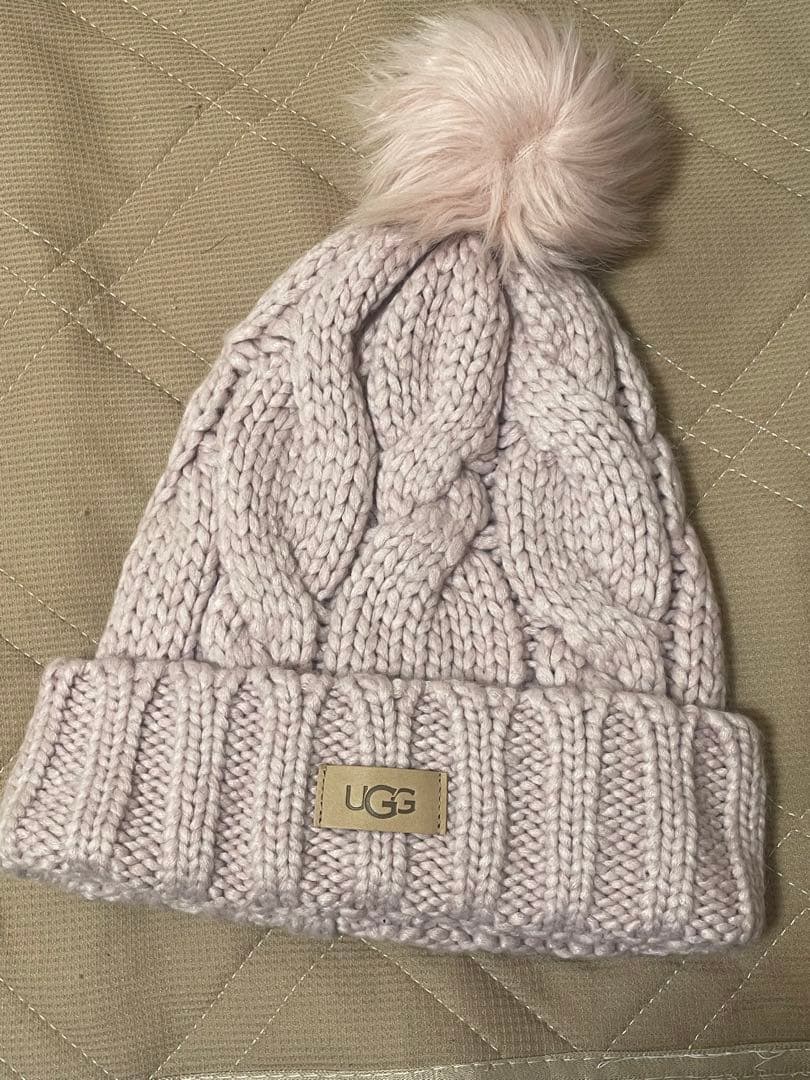 UGG ケーブル編みニット帽 ファー付きポンポン