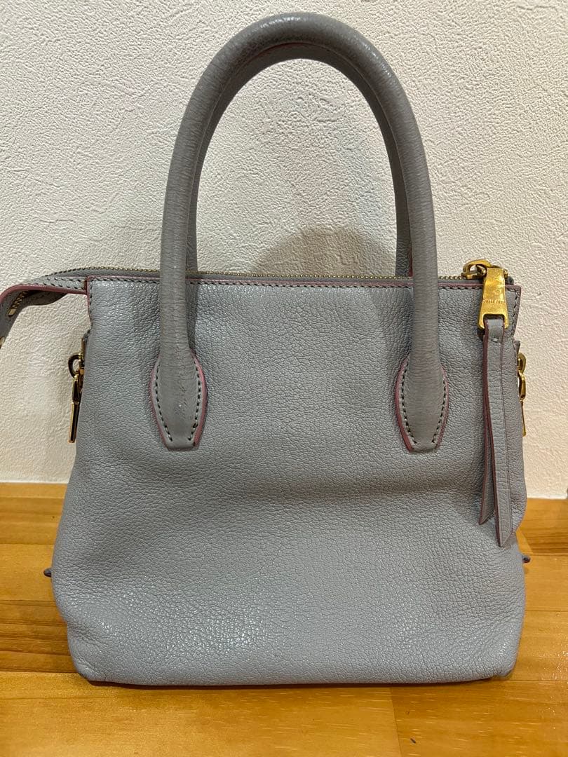 MIU MIU グレー レザー ハンドバッグ