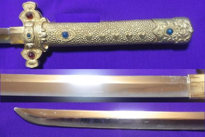 国宝梨地螺鈿金装餝剣 金属製 総重量2.9kg 模造刀 剣掛け台付★中古品