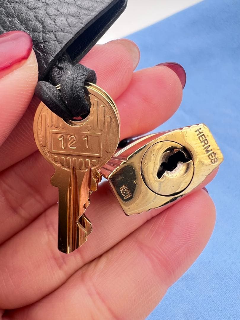 HERMES 黒 レザー パドロックとキーセット