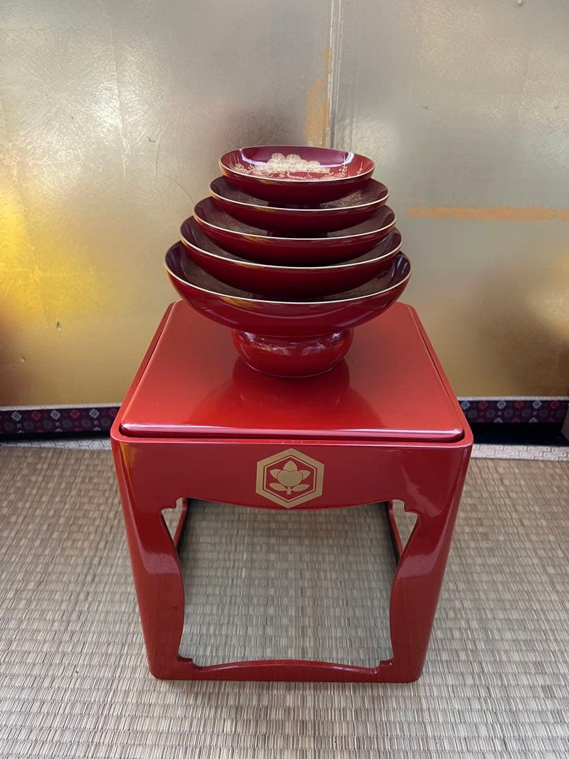 朱塗沈金鶴亀松竹梅文　盃台　五ツ組盃　木箱付　明治時代