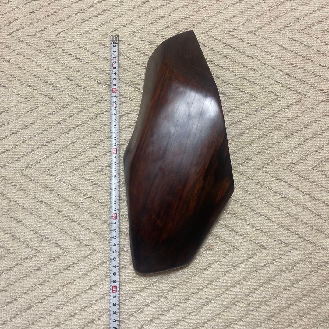 手彫り赤木製工芸品、置物
