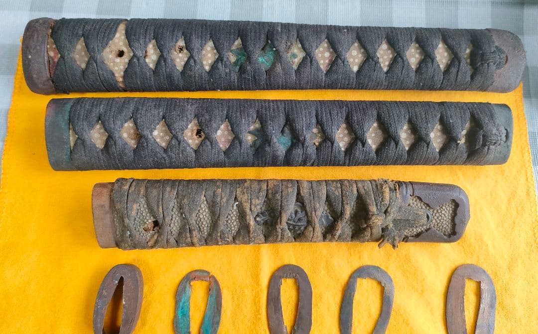 黒い刀の装飾品セット(刀身無し)