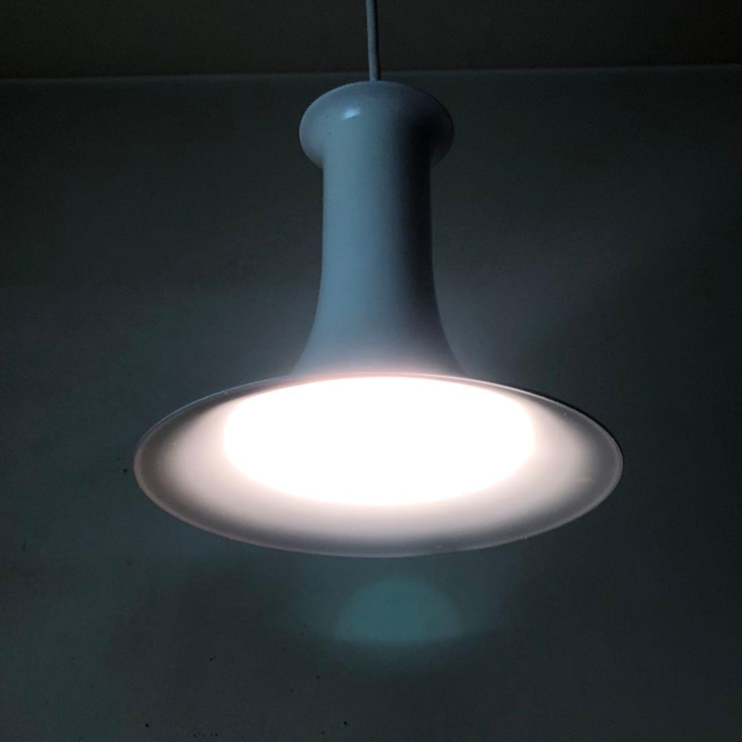 デンマーク　ビンテージ　ミルキーホワイト　ペンダントランプ