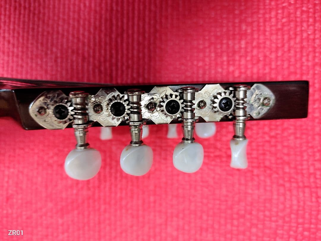 SUZUKIマンドリン　MDー4マンドラ 本体 8弦 ケース付き