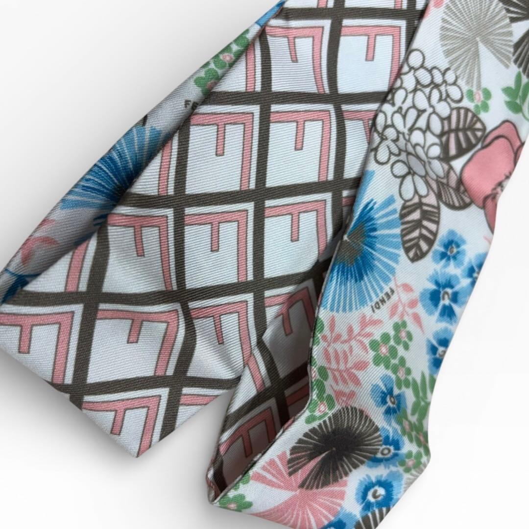 FENDI フェンディ　ズッカ柄　FFロゴ　ラッピー　花柄　スカーフ　小物