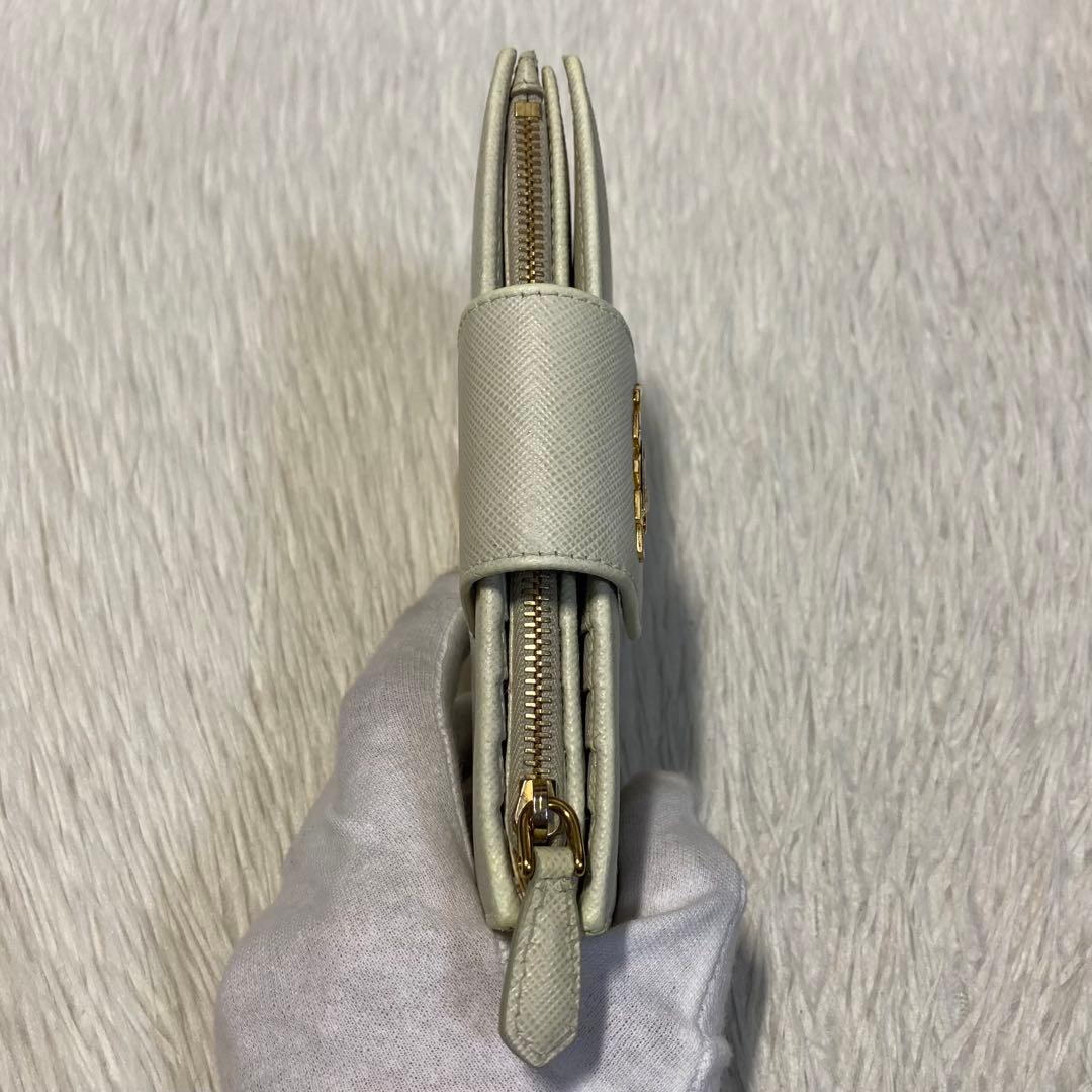 特別価格　PRADA プラダ　二つ折り　長財布　収納　カード入れ　ベルト　白