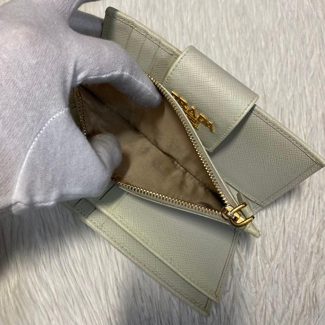 特別価格　PRADA プラダ　二つ折り　長財布　収納　カード入れ　ベルト　白