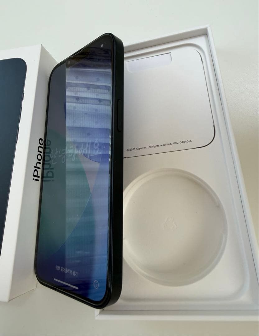 iPhone 13 128GB ブラック SIMフリー☆電池95%／箱あり／美品