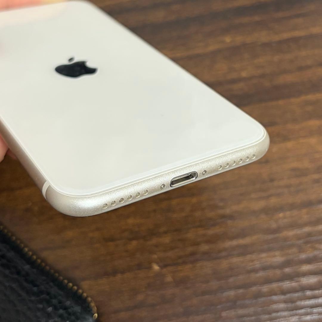 Apple iPhone SE 第3世代 本体 128GB スターライト