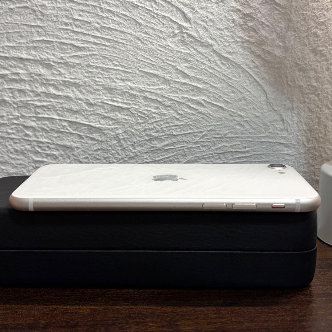 Apple iPhone SE 第3世代 本体 128GB スターライト