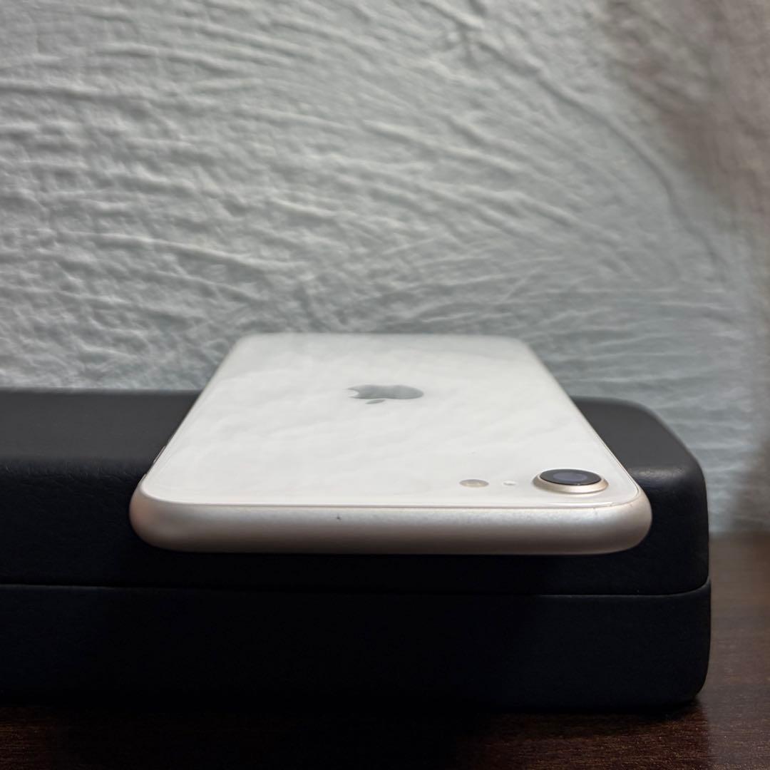 Apple iPhone SE 第3世代 本体 128GB スターライト