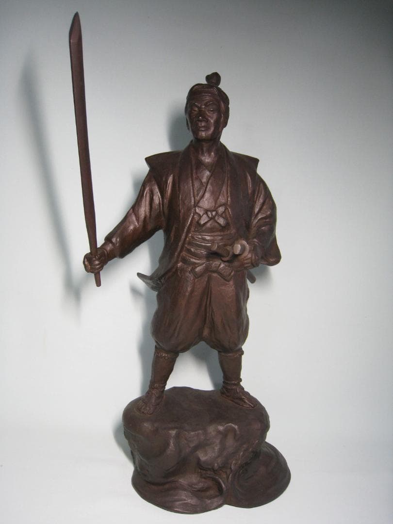 宮本武蔵像　　ブロンズ製　　船の魯を手にし巌流島の戦い