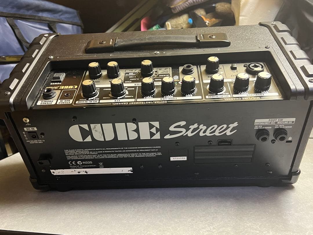 Roland CUBE Street 路上ライブ用ポータブルアンプ　ギターアンプ