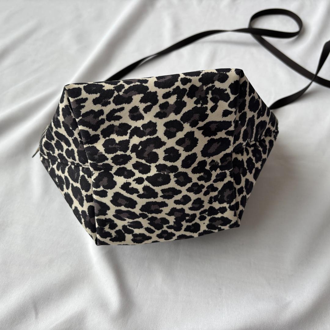 極美品 エルベシャプリエ ナイロン舟型 ショルダーバッグ パンサーブラン