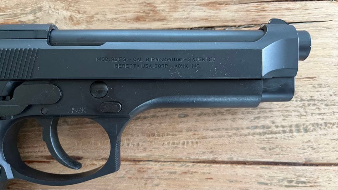 ウエスタンアームズ　ベレッタM92FS　ブローバックガスガン