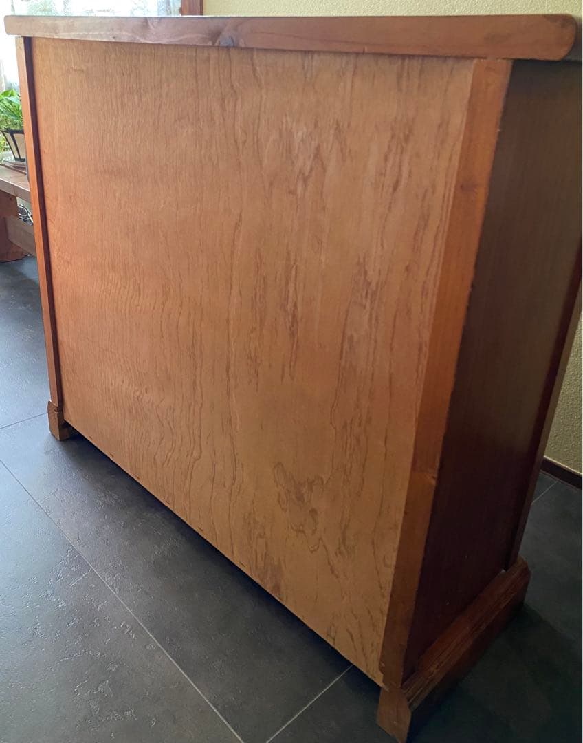 （りりり）送料込み　スペイン製　木製キャビネット