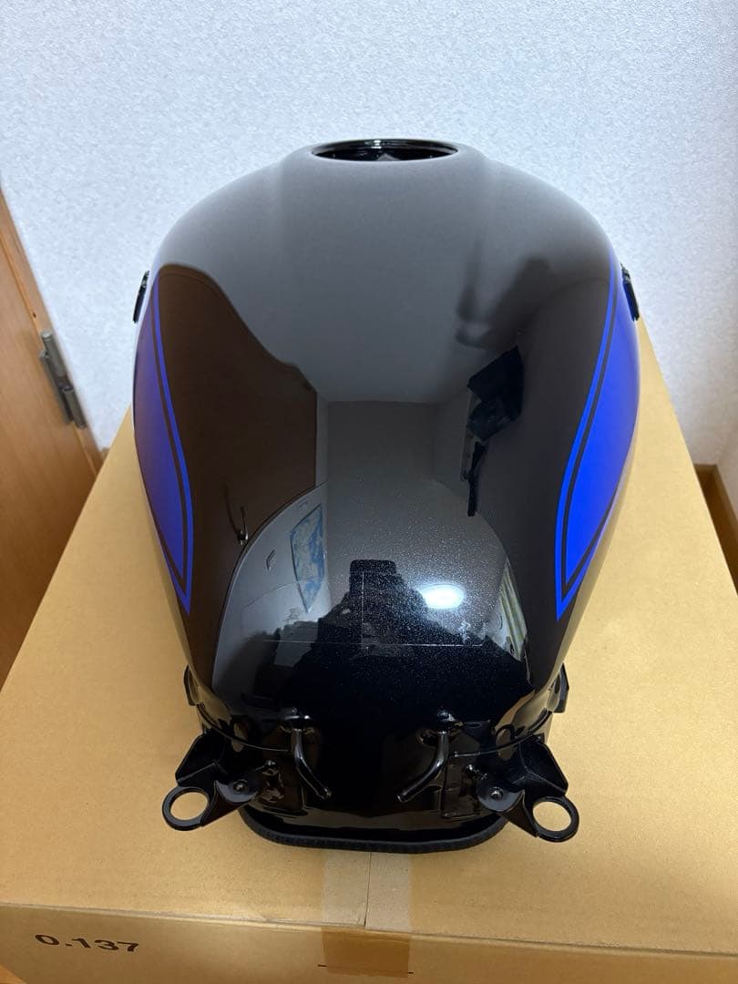 Z900RS タンク　メタリックディアブロブラック×ブルーボール2024モデル