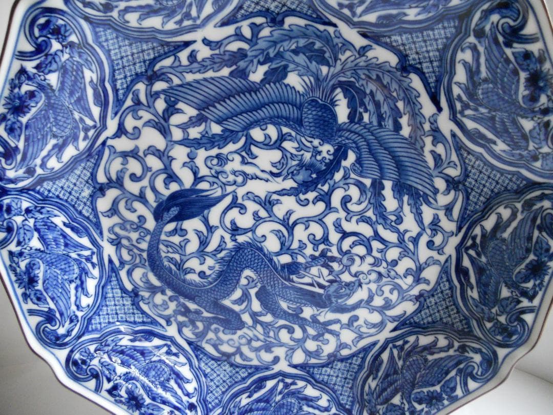 赤津焼 染付 鳳凰 龍 10 号 飾り皿 新品 未使用 です。