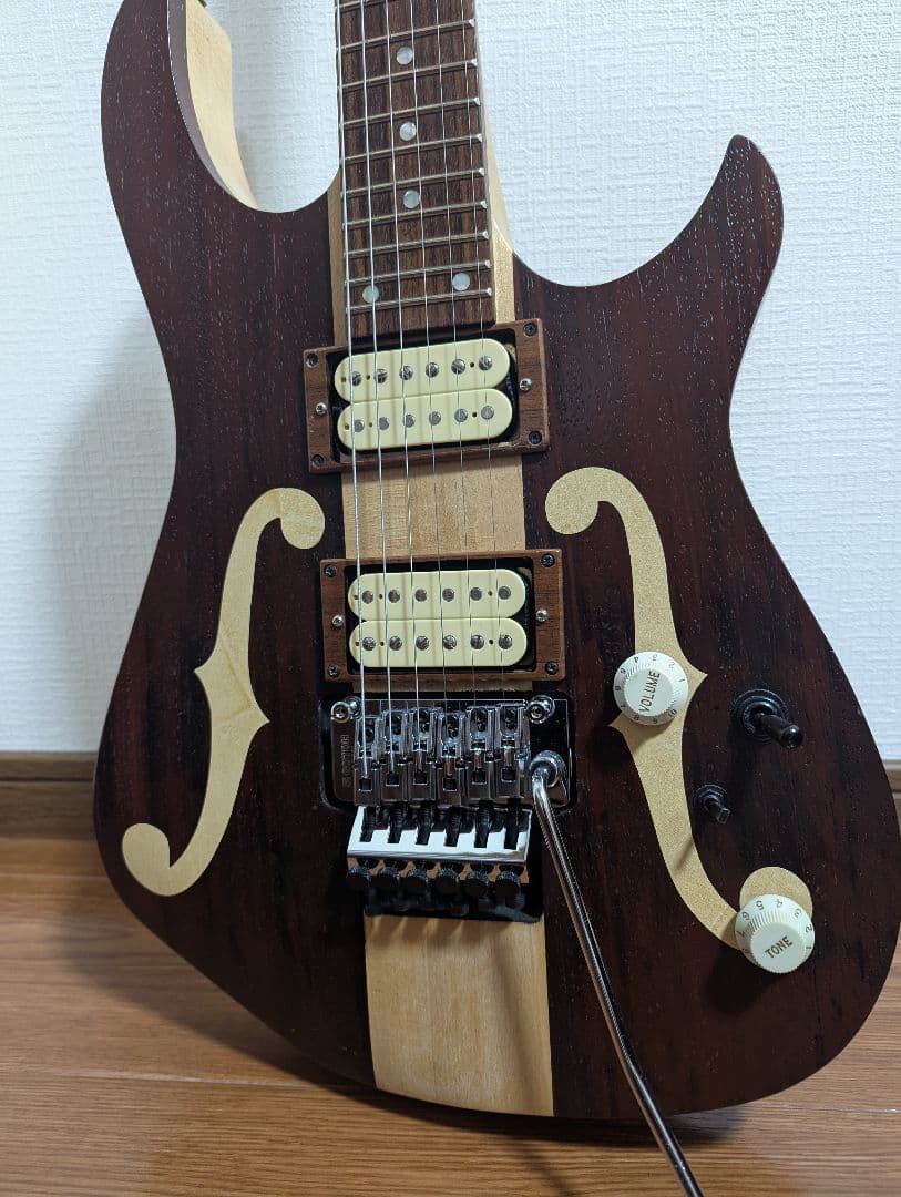 オーダー品 エレキギター　パドゥークトップのスルーネック