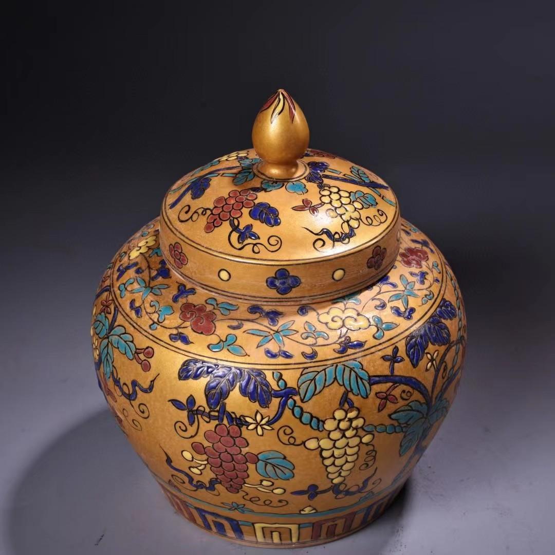 中国古美術・旧蔵・純手描き・描金と粉彩将軍缶・箱付・置物・観賞瓶・文房具·時代物