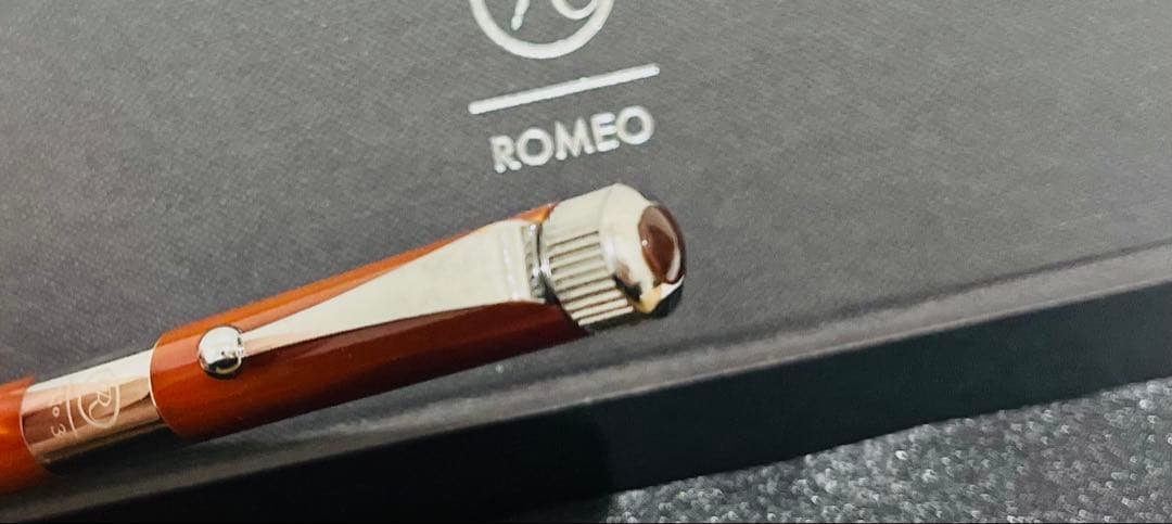 木軸の琉　伊東屋ROMEO No.3ボールペン　細軸　【箱・保証書付き】